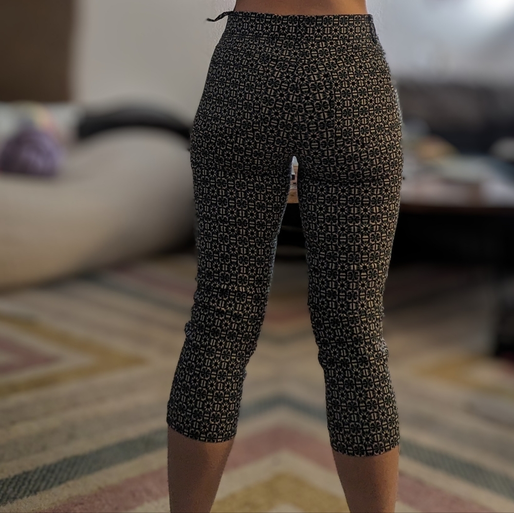 Patterned Capris - Picture 7 of 7